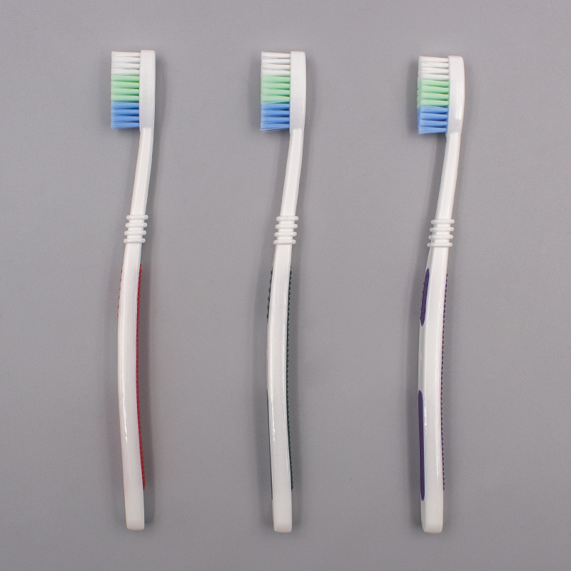 JSM10025: Cepillo de dientes adulto económico