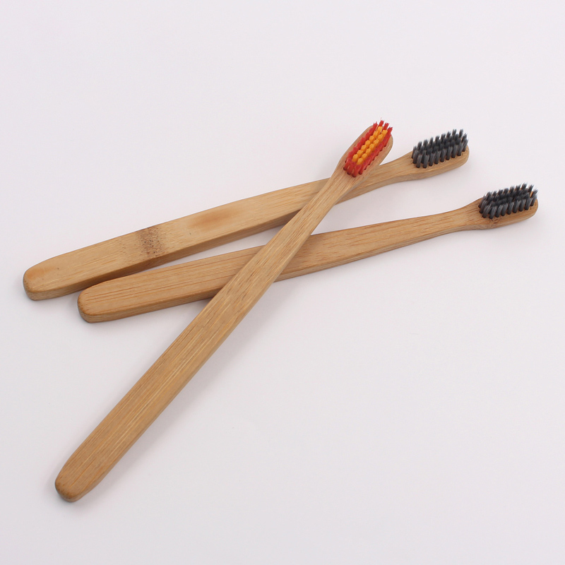 Cepillo de dientes de bambú con mango grueso
