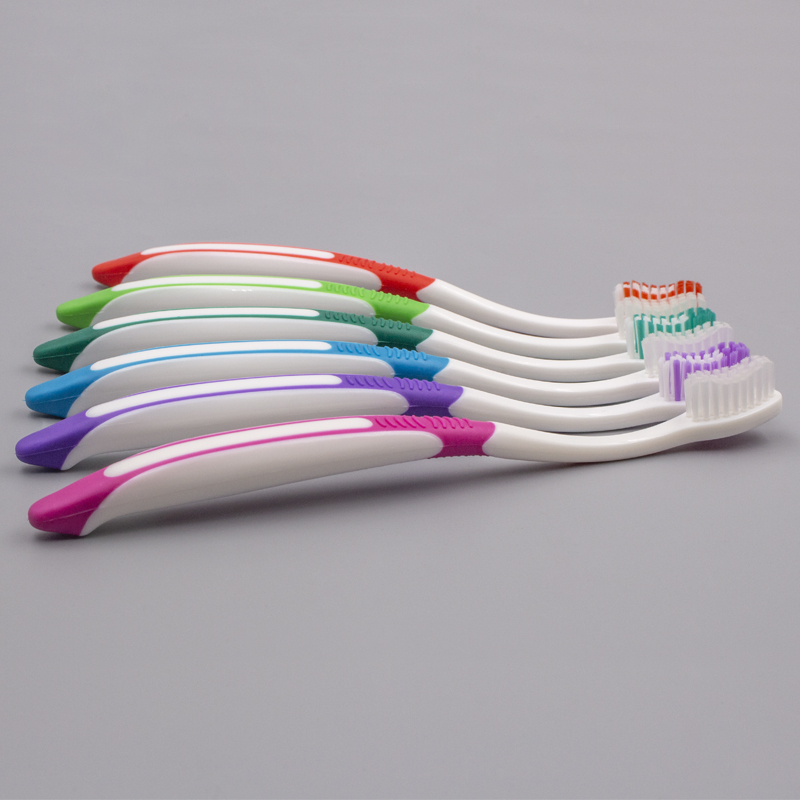 Cepillo de dientes adulto con puntas de goma